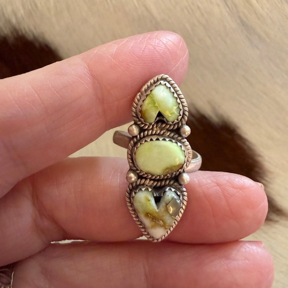 ❤️ Palomino Variscite Navajo 3 Stone Heart Brushed Sterling 925 Adjustable Ring - Picture 6 of 13